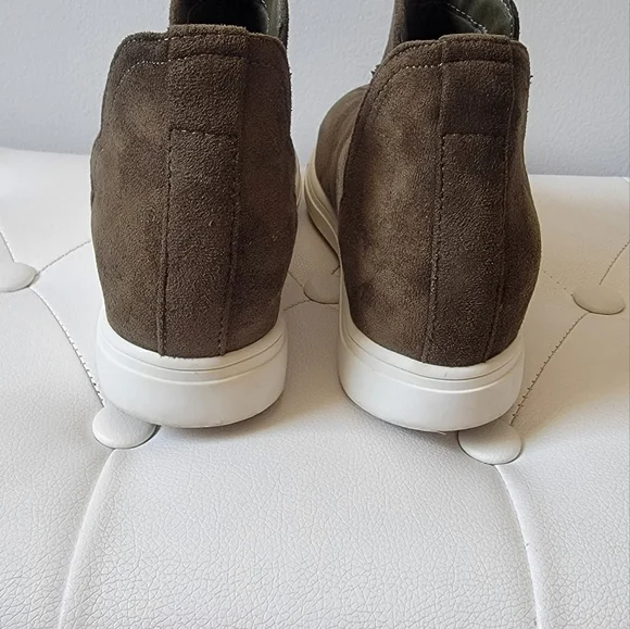 CUSHIONAIRE Women's Hero Hidden Wedge Sneaker Size 8 1/2M - Picture 4 of 15